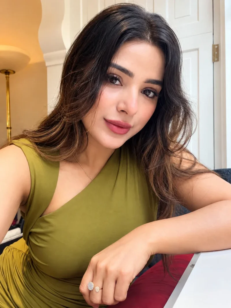 Saran SATISFIED GUARANTEED age- to College girls , party girls and also house wife's⭐⭐⭐⭐⭐